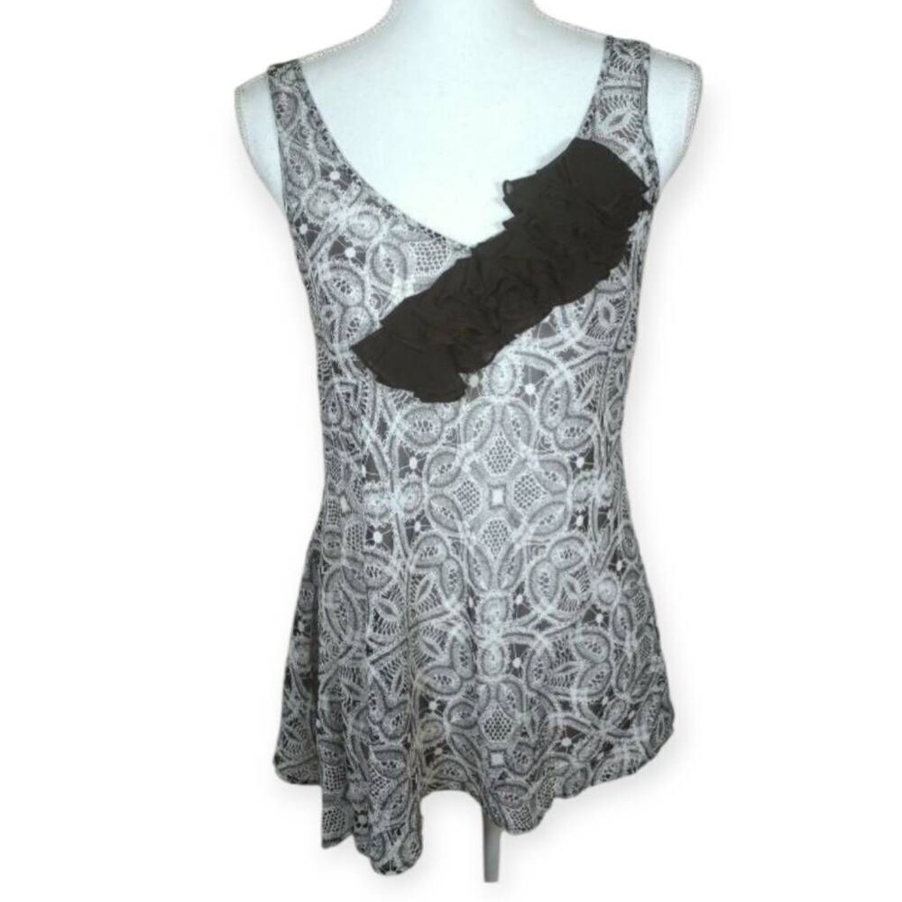 EXPRESS BLACK & WHITE ASYMMETRICAL HEM EMBELLISHED SHEER CAMI SZ.S EUC.